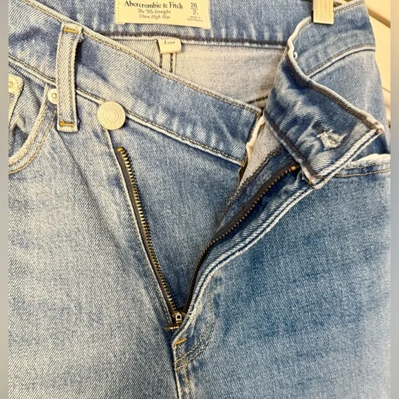 Abercrombie & Fitch Curve Love Ultra High Rise 90s Straight Criss-Cross Jeans - Picture 5 of 5